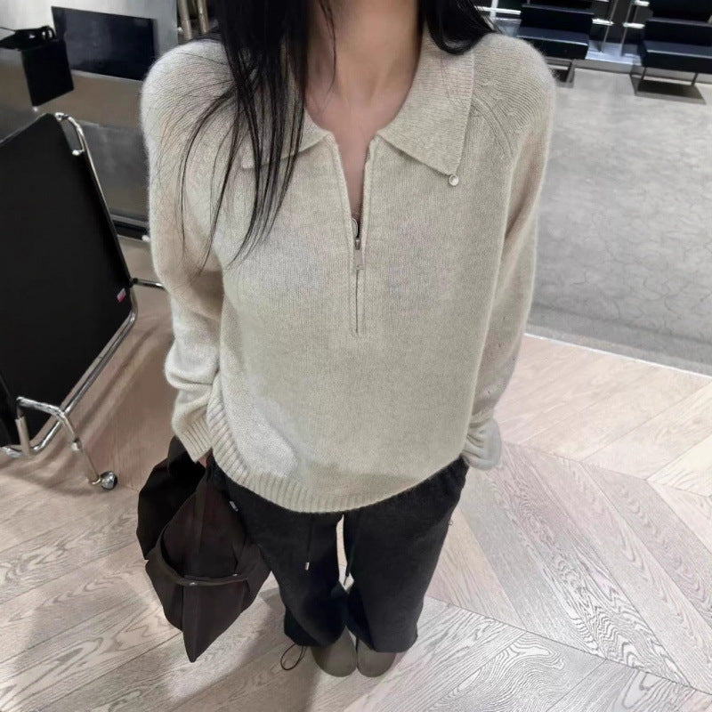 Pull femme avec zip latéral et col élégant Chic & Stil