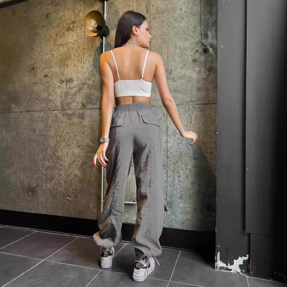 High-waisted elastic cargo pants for women with practical pockets Lune London