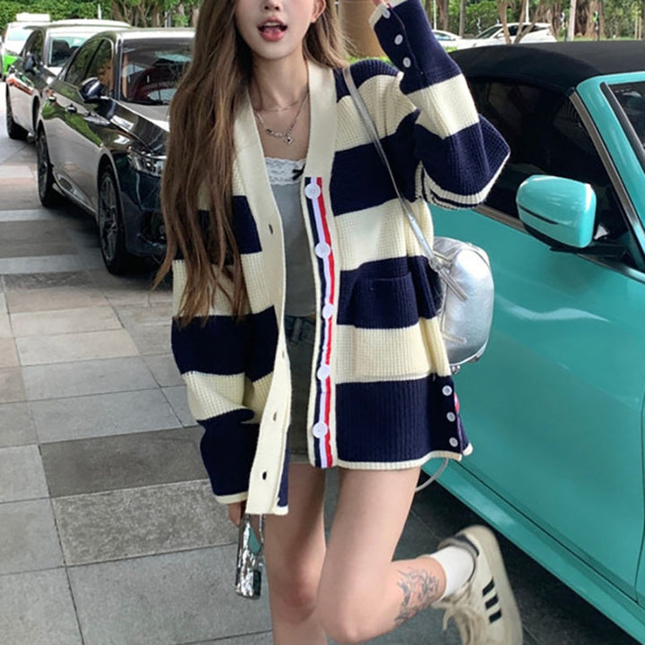 Casual knitted cardigan for women with striped pattern and practical pockets Lune London