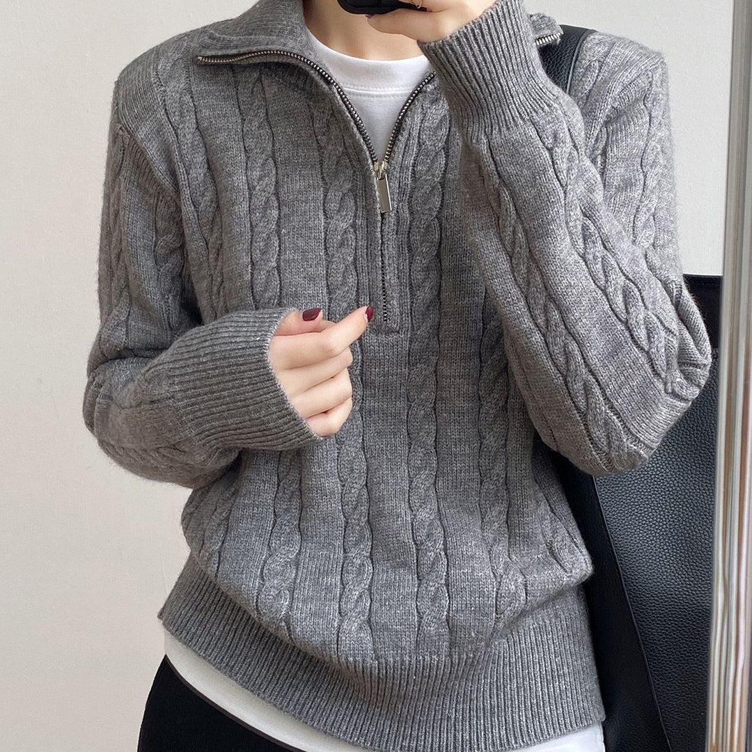 Pull en tricot pour femmes avec design en torsades et col montant moderne Chic & Stil