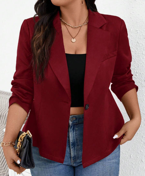 Blazer jacket for women with an elegant style featuring a refined cut and chic side pockets.