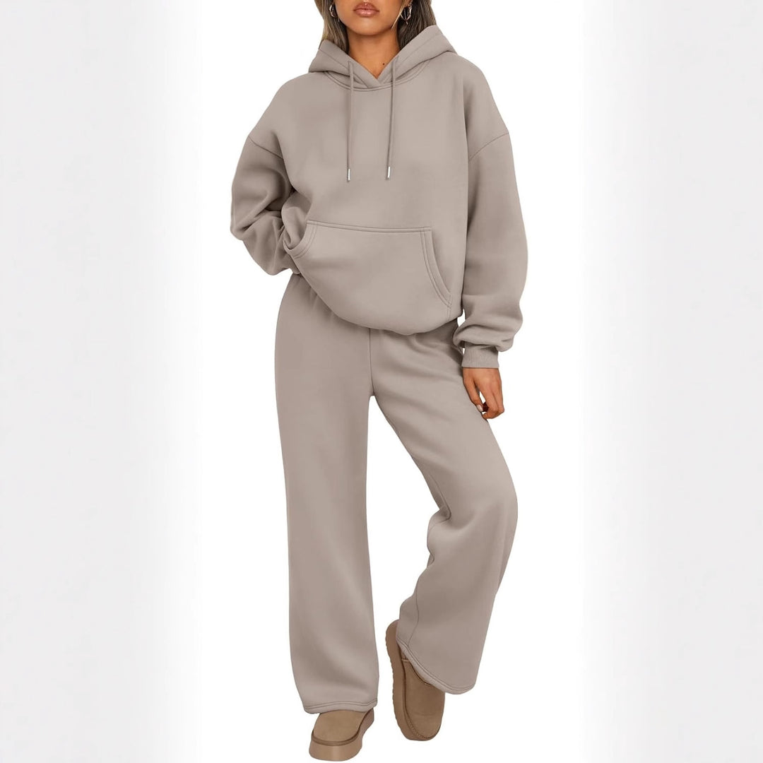 Luxurious hoodie for women with a loose fit and comfortable jogger pants Lune London