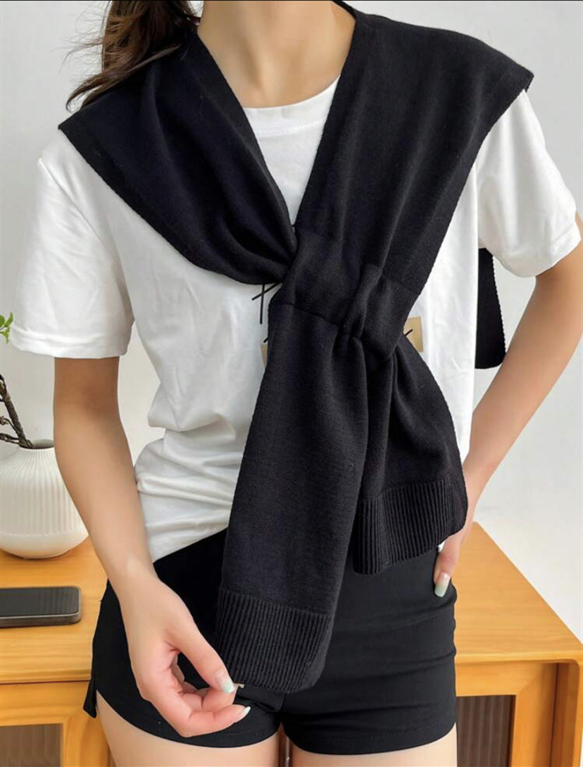 Trendy knitted scarf for women with bow detail Lune London