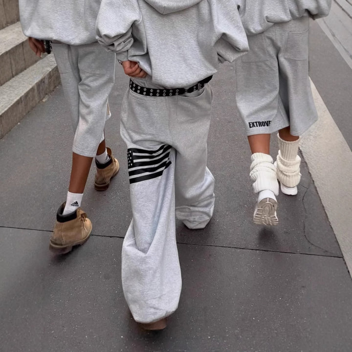 Leisure pants for women with elastic waist and modern graphic print Lune London
