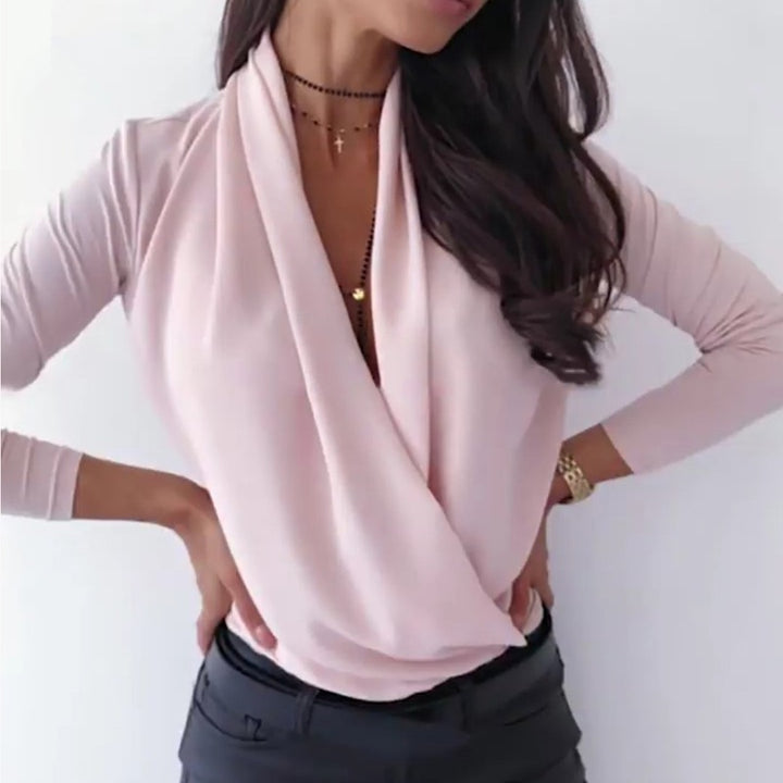 Blouse enveloppante pour femmes avec décolleté en V profond et élégantes manches longues Chic & Stil