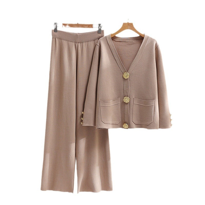 Elegant knitted lounge set for ladies with wide legs and beautiful buttons Lune London