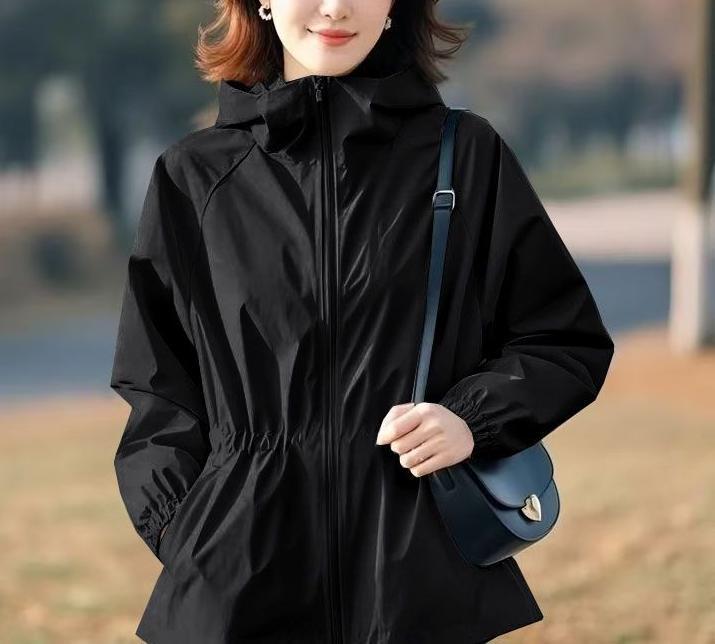 Veste de transition pour femmes avec taille ajustable et col haut Chic & Stil