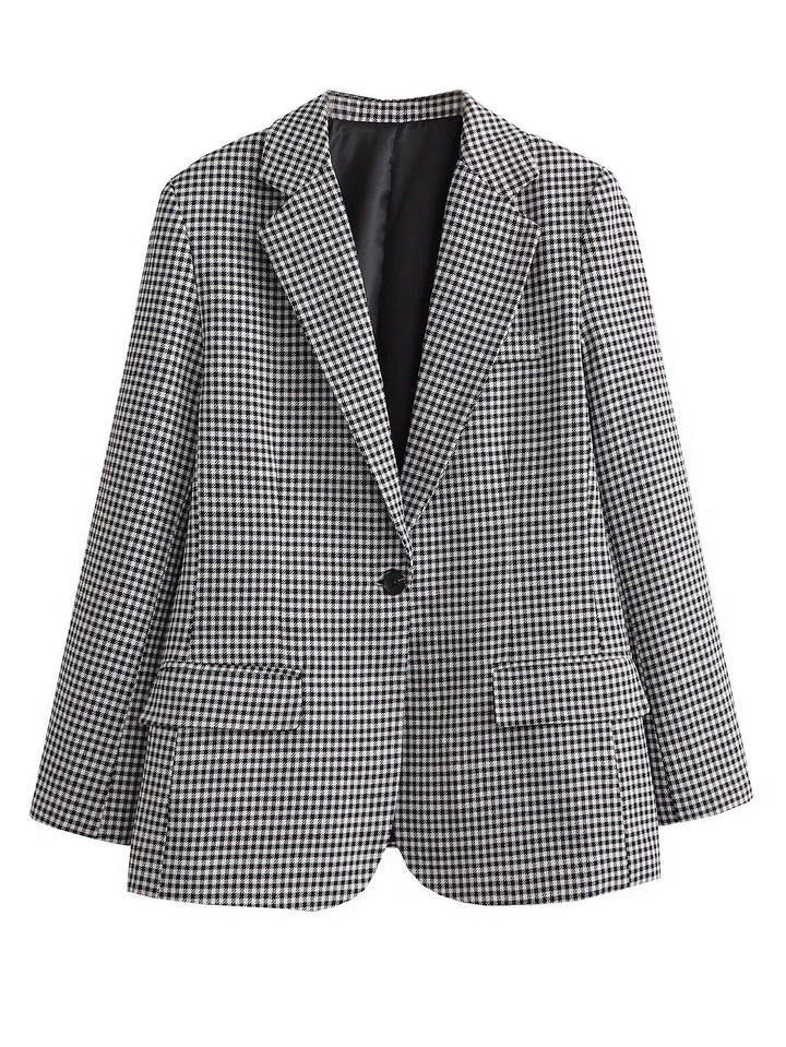 Elegant blazer jacket for women with a modern cut and practical pockets Lune London