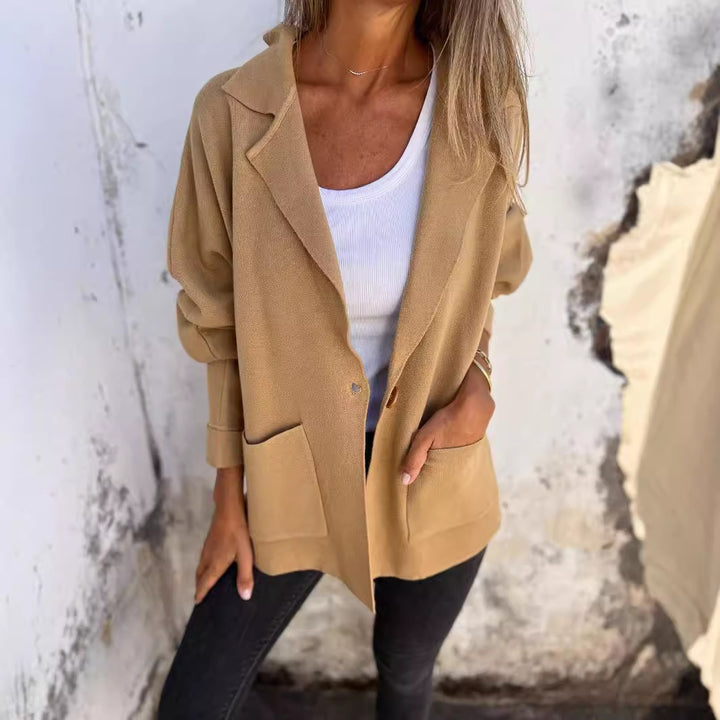 Women Elegant oversized blazer with relaxed fit and practical pockets Lune London