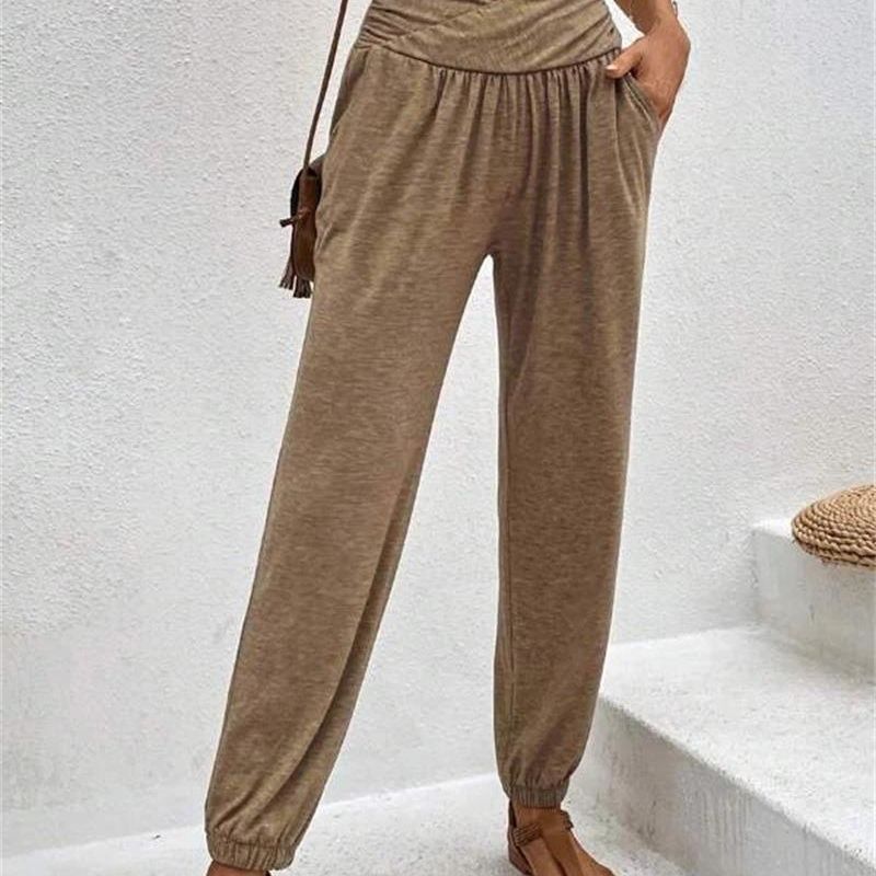 Comfortable leisure pants for women with a loose waist and side pockets Lune London