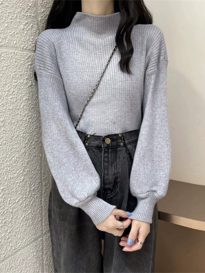 Trendy women's sweater with high collar and ribbed structure Lune London