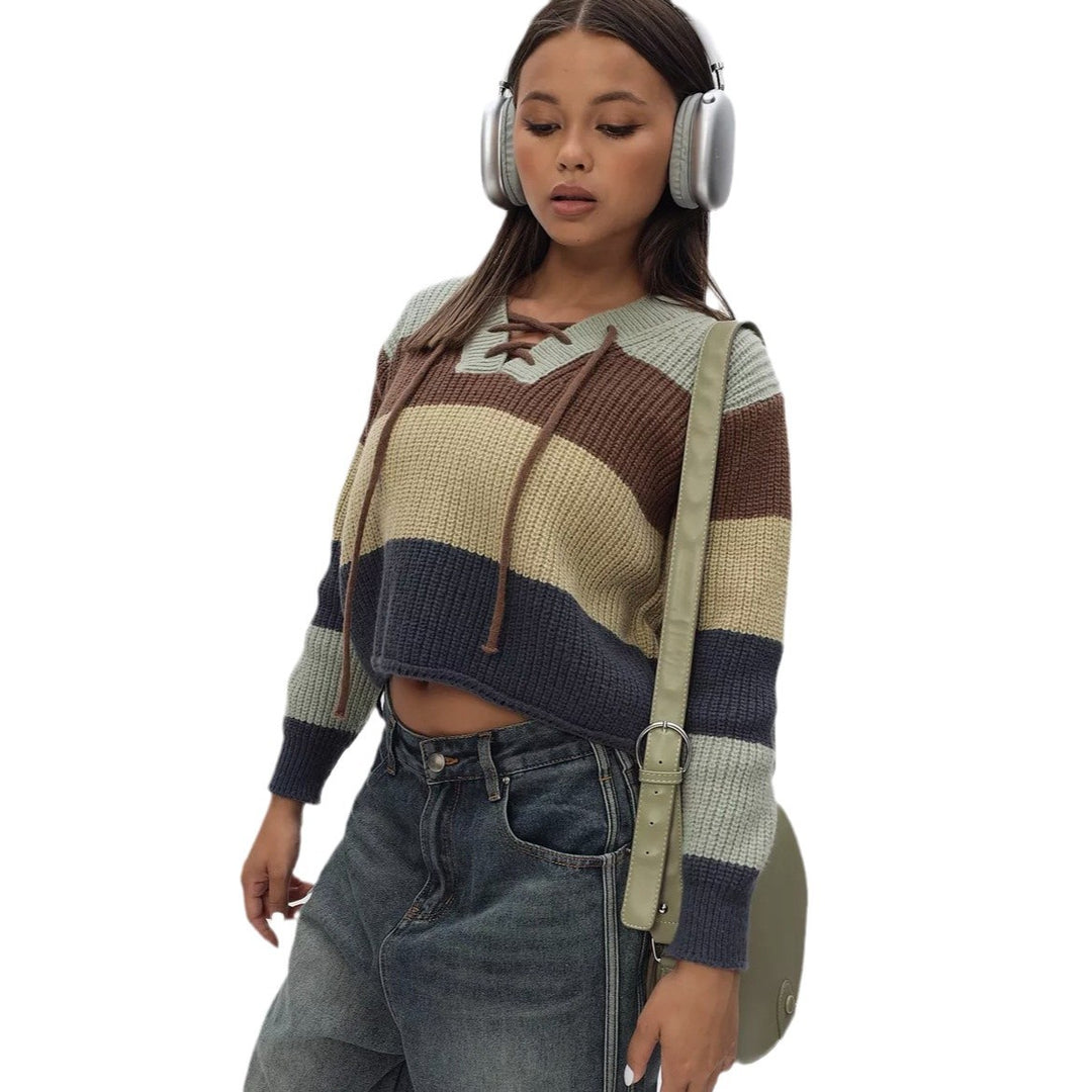 Sweater knit for women with a casual V-neck and a decorative lace detail Lune London