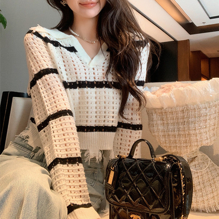 Pull en tricot aérien pour femmes avec un design en maille moderne et un motif rayé continu Chic & Stil