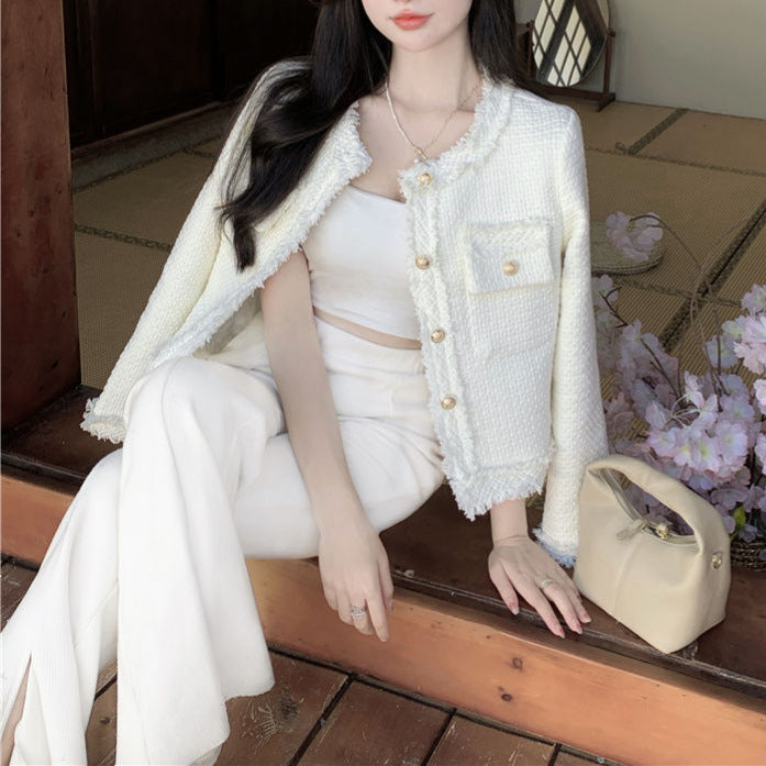 Veste courte élégante pour femmes avec des boutons décoratifs structurés Chic & Stil