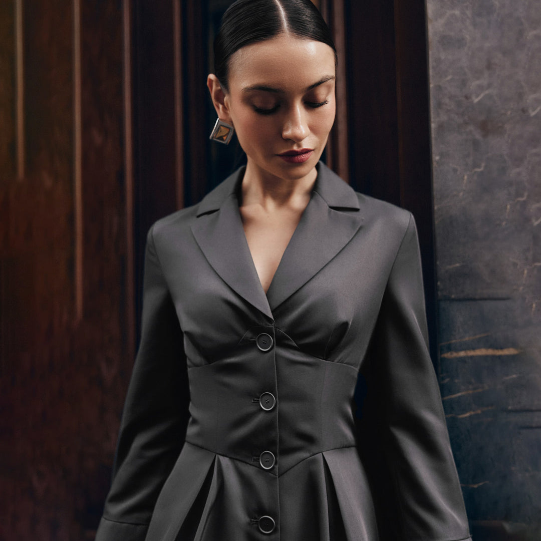 Dress blazer for women with elegant pleats and a fitted cut Lune London