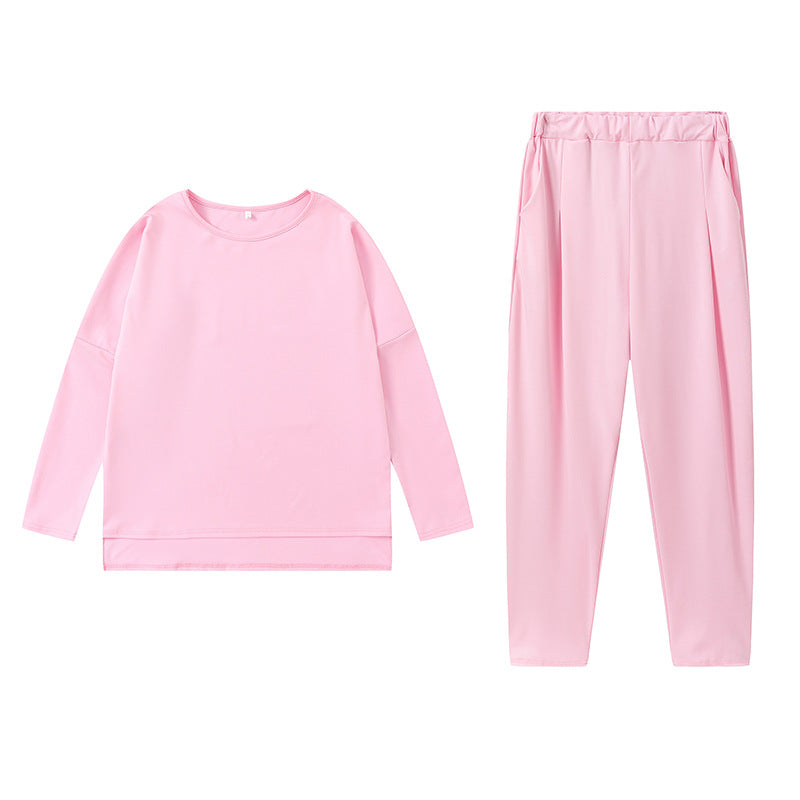 Sport leisure set for women with a soft material and a loose fit Lune London