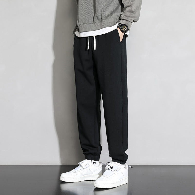 Casual sweatpants for men with elastic waistband and side pockets Lune London