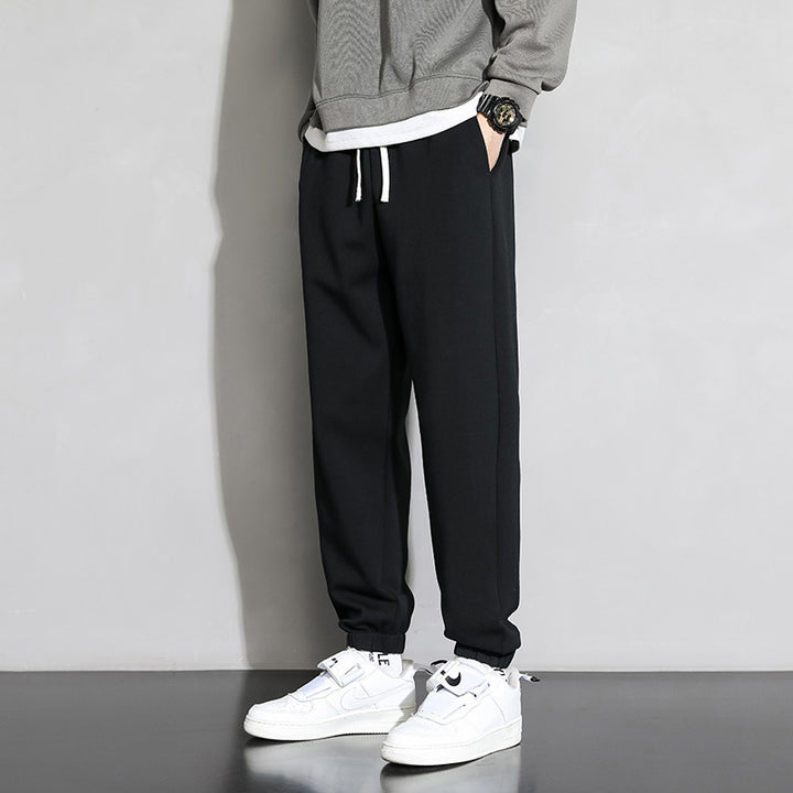 Casual sweatpants for men with elastic waistband and side pockets Lune London