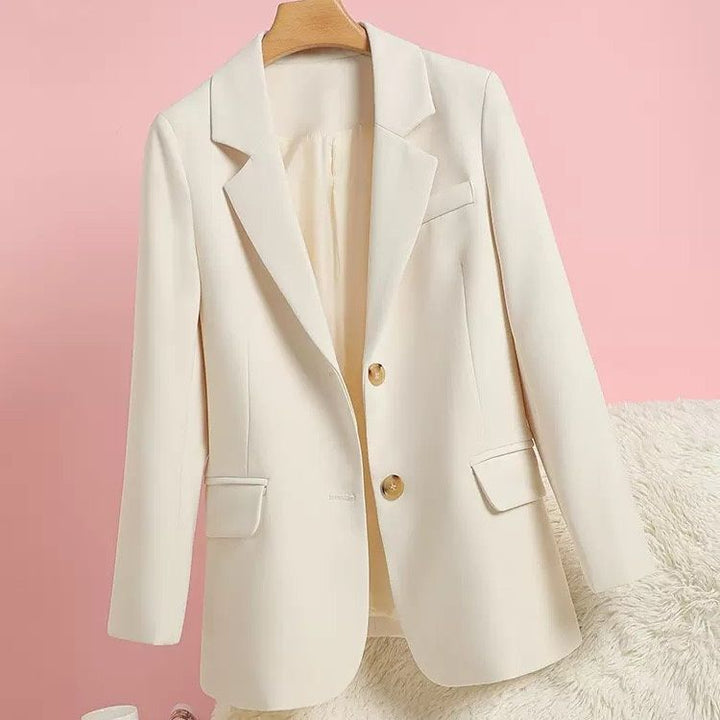 Blazer élégant pour femmes avec une coupe intemporelle et des détails de bouton doré Chic & Stil