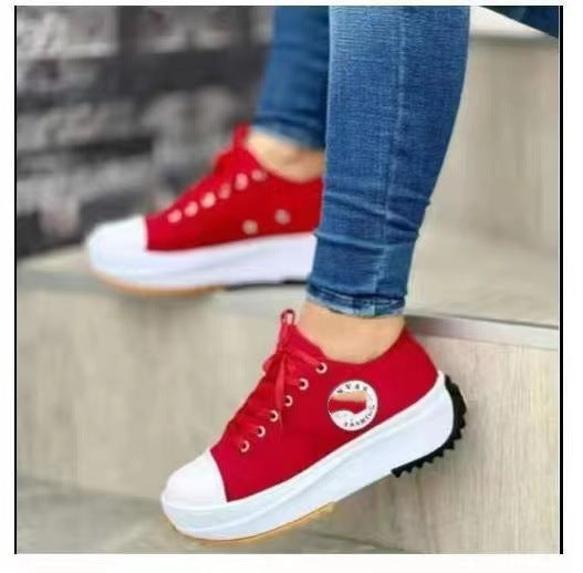 Sporty canvas sneakers for women with an urban design and rubber sole Lune London