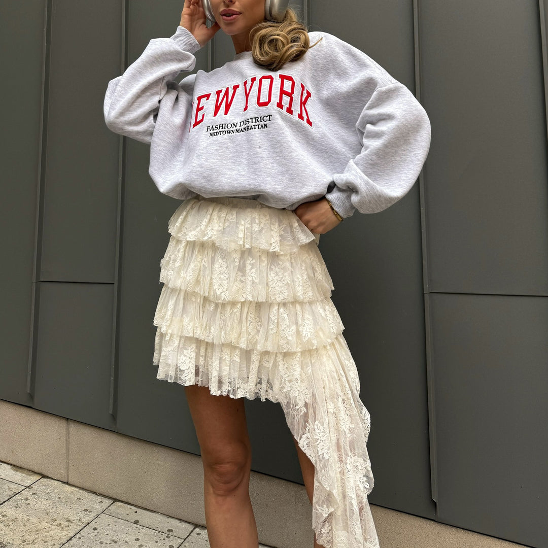 Women's sweatshirt with casual inscription and comfortable fit Lune London