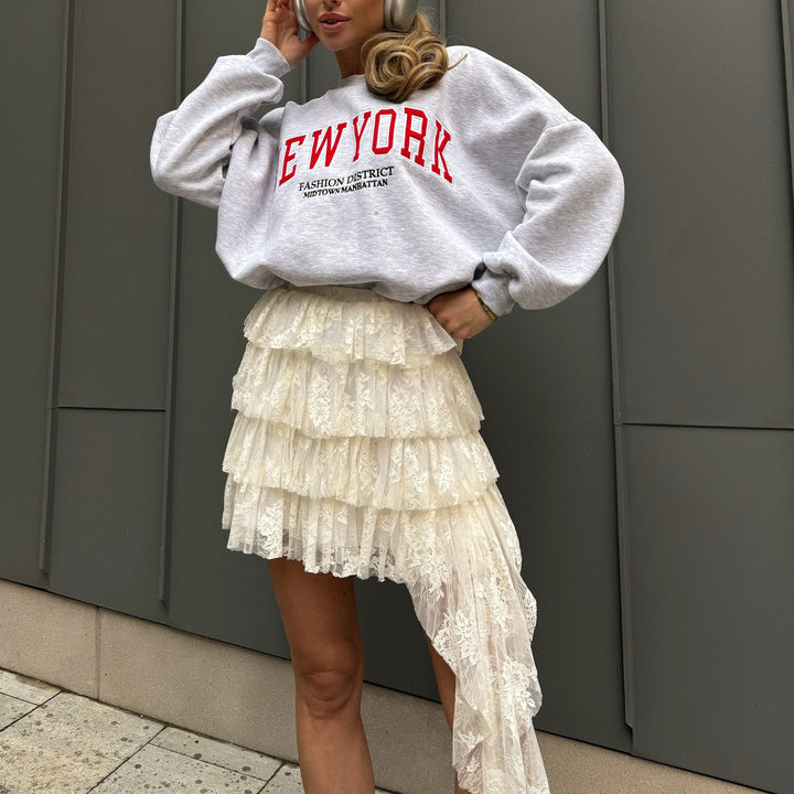 Women's sweatshirt with casual inscription and comfortable fit Lune London