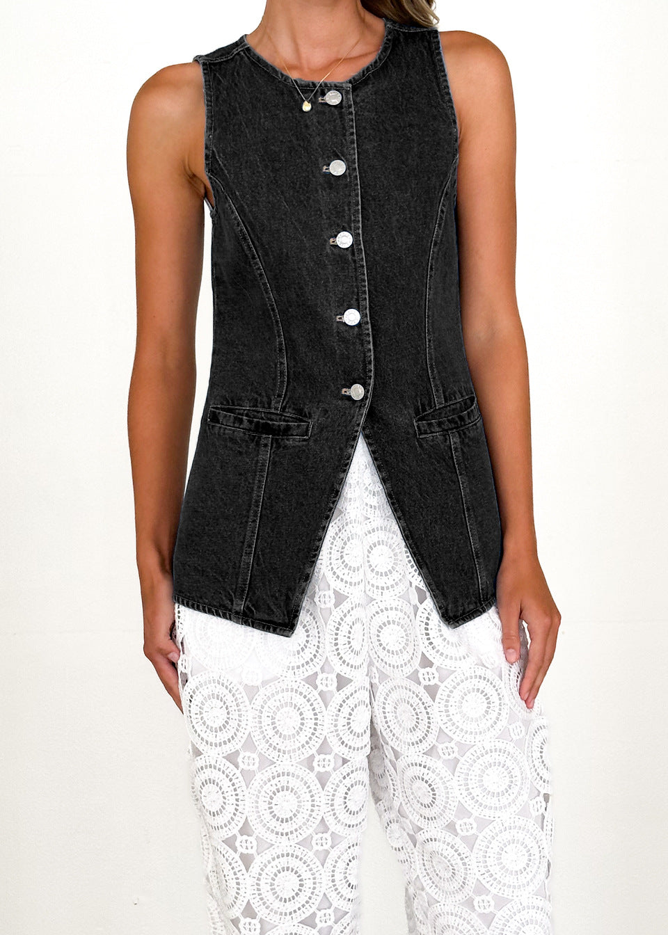 Denim vest for women with fitted cut and button details Chic & Stil