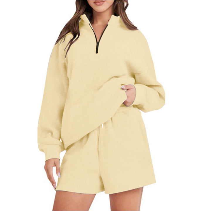 Comfortable leisure set for women with half-zip closure and shorts Lune London