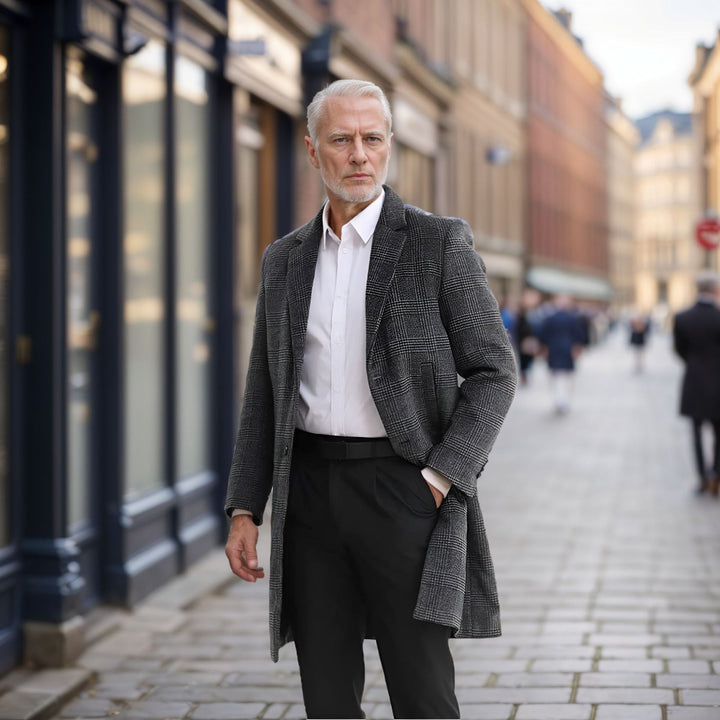 Elegant cinema coat for men with a targeted checkered pattern and a warm inner lining Lune London