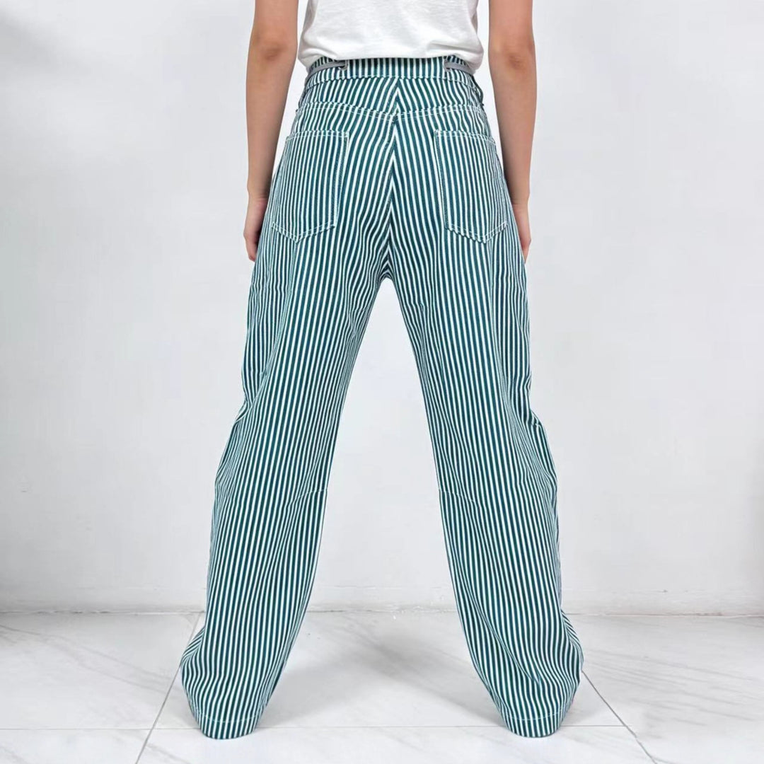 Women's wide cargo pants with practical pockets and unique design Lune London