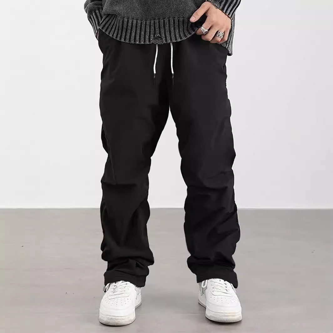 Casual cargo pants for men with elastic waist and practical pockets Lune London