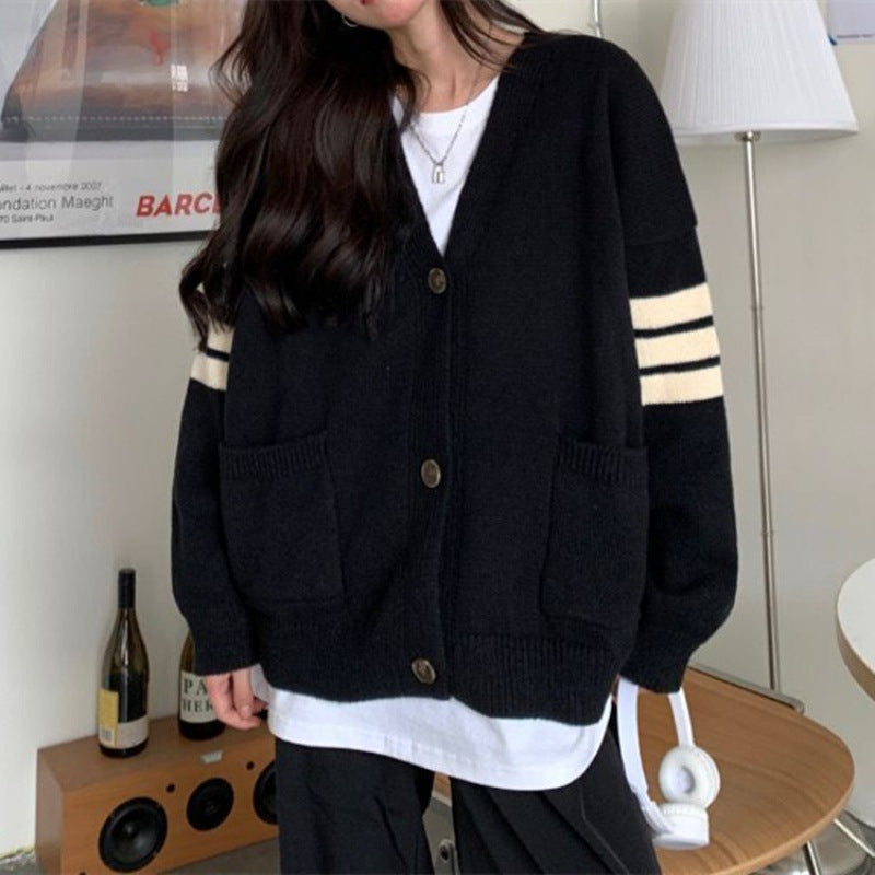 Cardigan tricoté pour femme avec poches décontractées et rayures contrastantes Chic & Stil