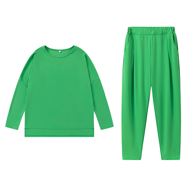 Sport leisure set for women with a soft material and a loose fit Lune London