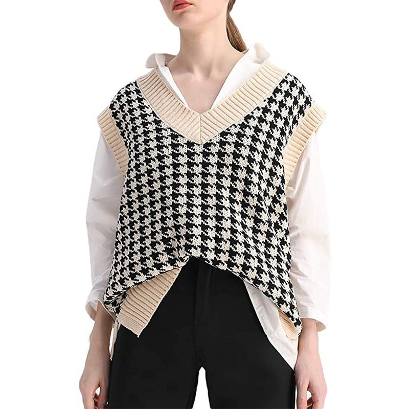 Knit vest for women with a modern checked pattern Lune London