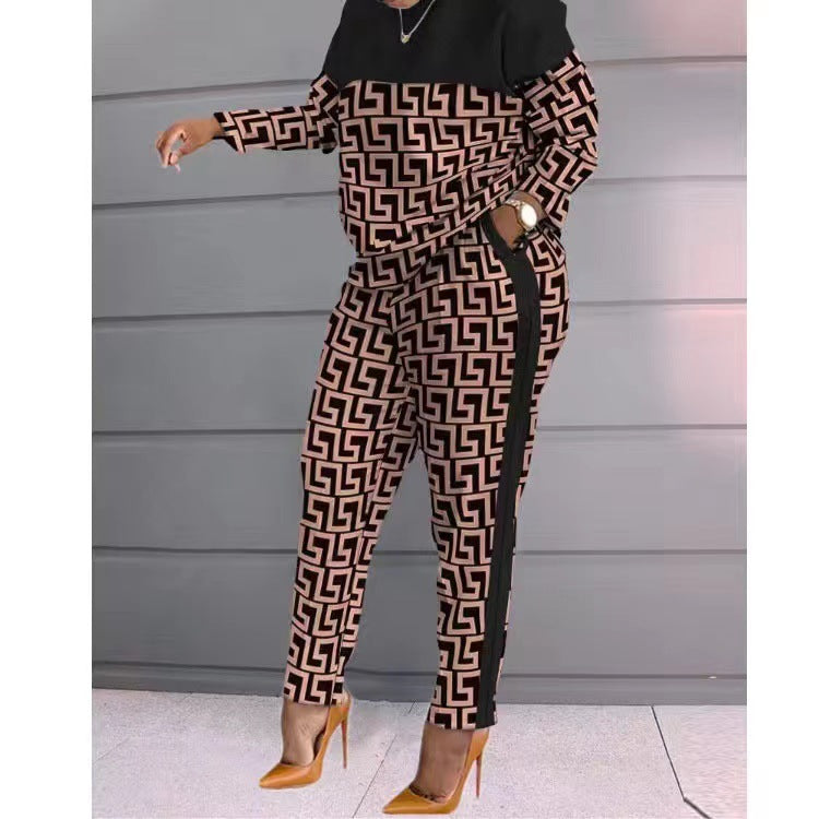 Women’s stylish leisure set with graphic pattern Lune London