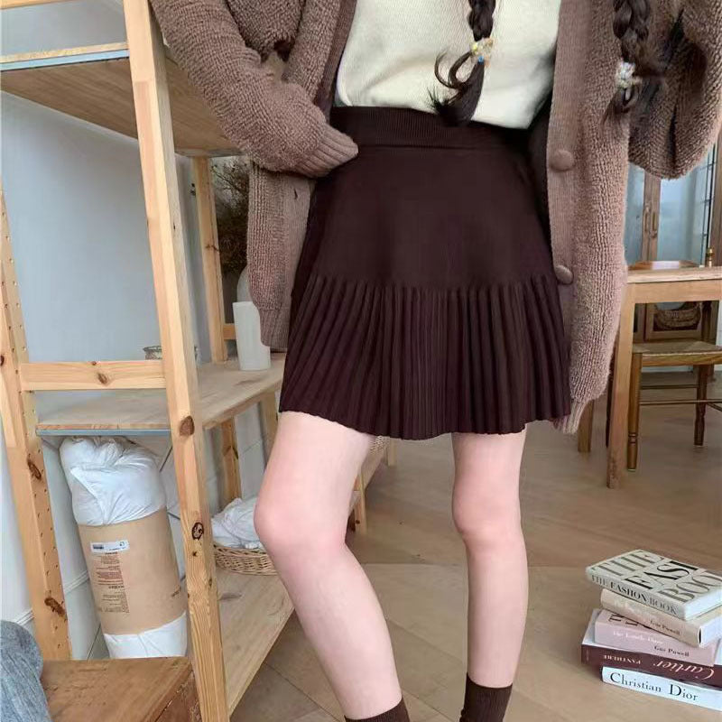 Pleated women's skirt with high waist and elegant drape Lune London