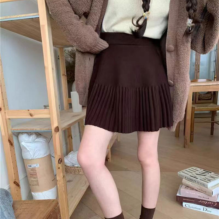 Pleated women's skirt with high waist and elegant drape Lune London