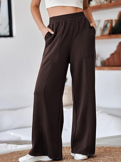 Loose sports pants for women with elastic waistband and practical side pockets Lune London