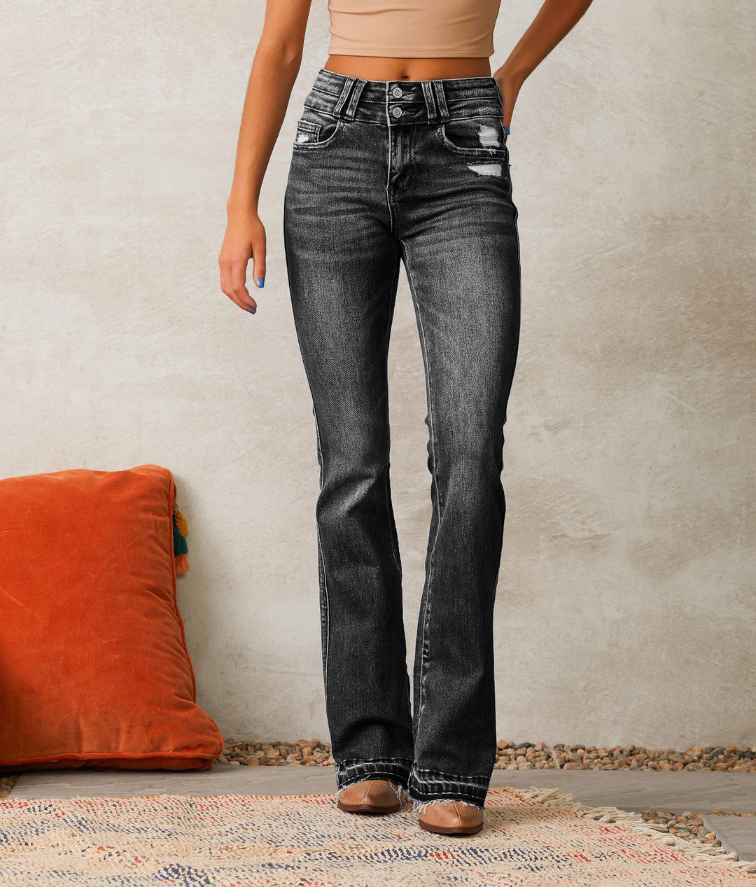 Jeans évasés taille haute pour femmes avec détails déchirés à la mode Chic & Stil