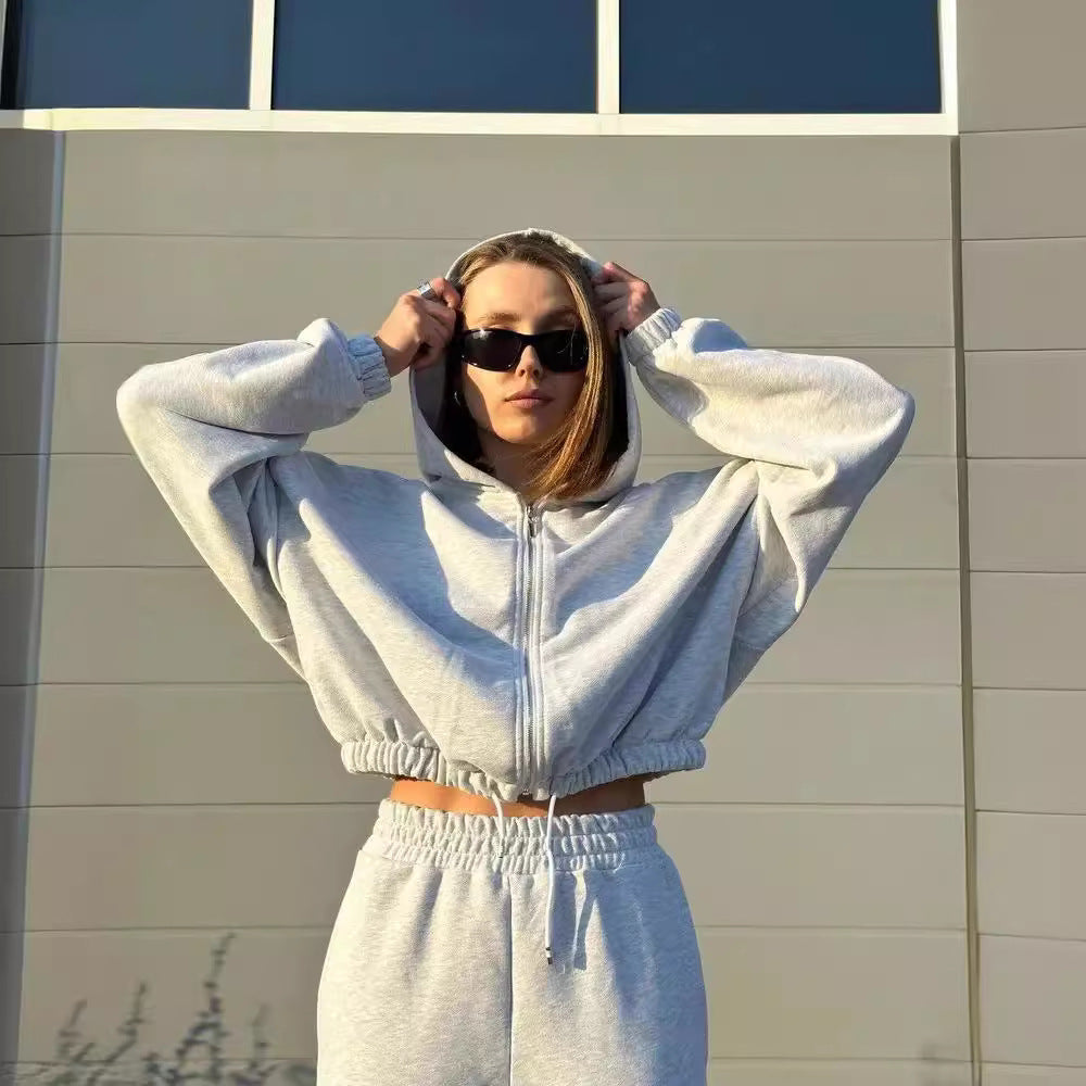Casual hoodie for women with a cropped fit and elastic waistband Lune London