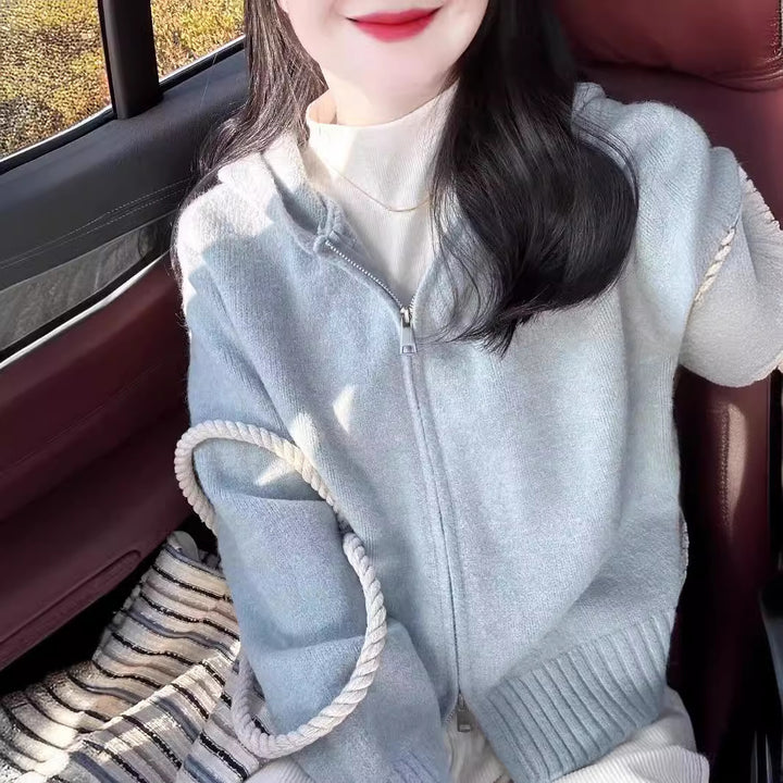 Cardigan pour femmes avec détails en cordon et coupe décontractée Chic & Stil
