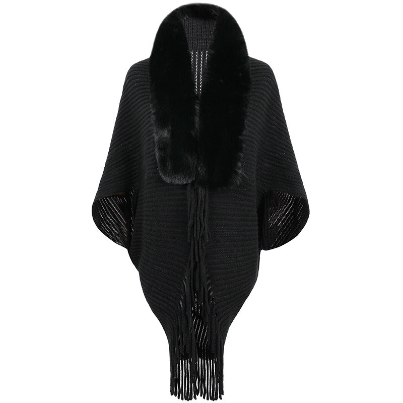 Women's Luxurious Knit Poncho with Elegant Faux Fur Collar and Fringes Lune London