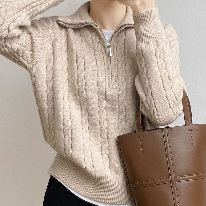 Pull en tricot pour femmes avec design en torsades et col montant moderne Chic & Stil