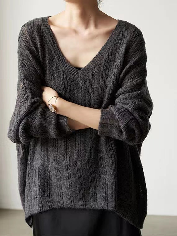 Pull en tricot épais pour femmes avec décolleté en V profond et coupe décontractée Chic & Stil