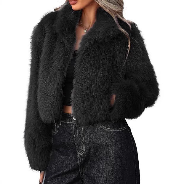 Elegant ladies faux fur jacket with voluminous cut Lune London