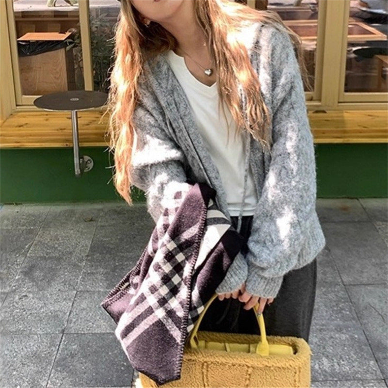 Ladies cozy cardigan with wide sleeves and a fine texture Lune London