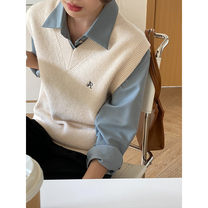 Women's knitted sweater with V-neck and fine ribbed structures Chic & Stil