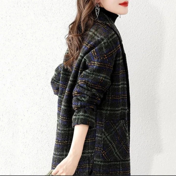 Women's Classic Check Jacket in Fashionable Oversized Style Chic & Stil