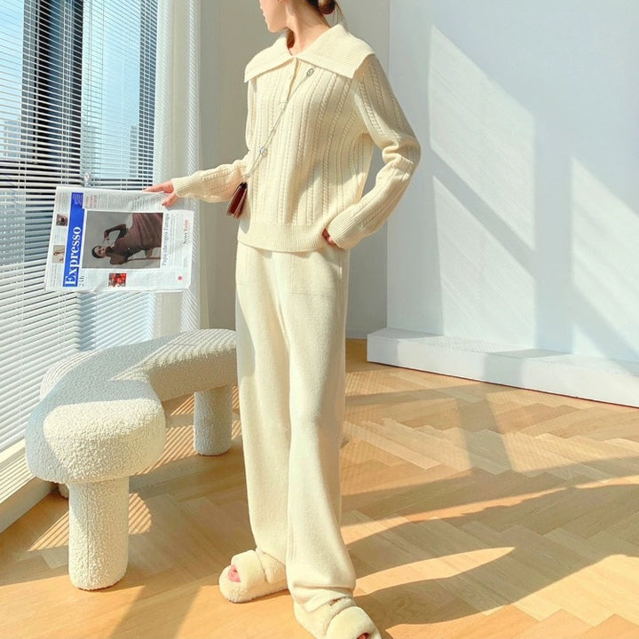 Pull tricoté pour femme avec col large et patte de boutonnage Chic & Stil