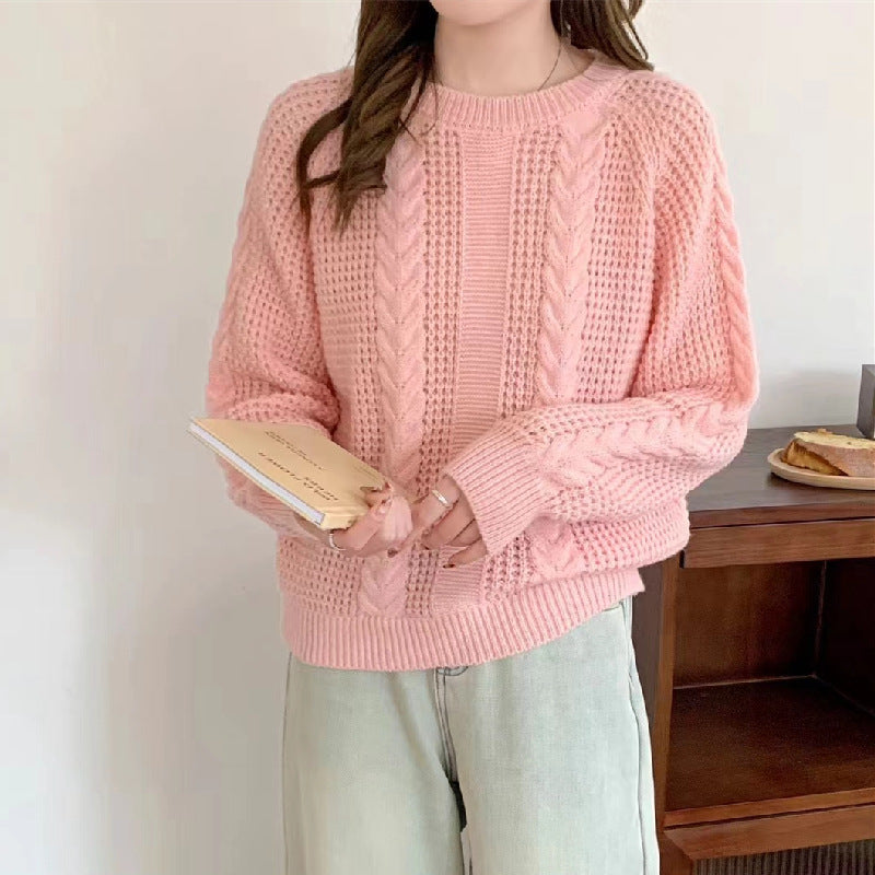 Chunky knit sweater for ladies with cable pattern and relaxed fit Lune London